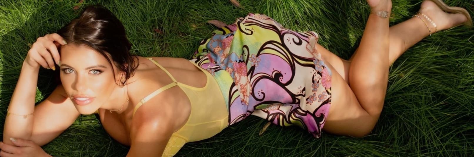 Adriana Chechik banner